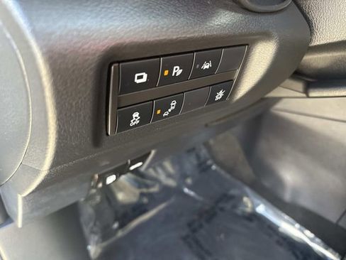 Used 2022 Nissan Kicks S image 19