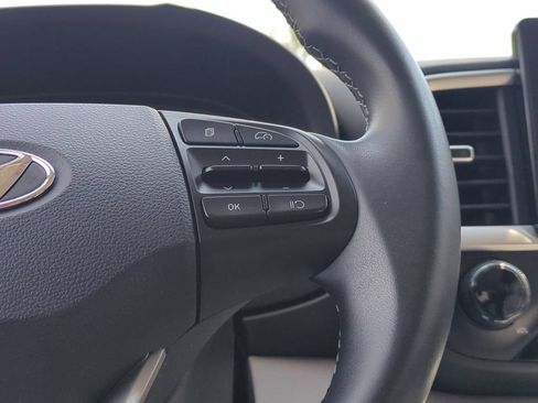 Used 2025 Hyundai Venue SEL FWD image 21