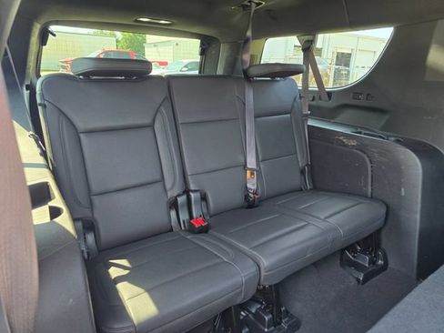 Used 2024 Chevrolet Suburban LT RWD image 36