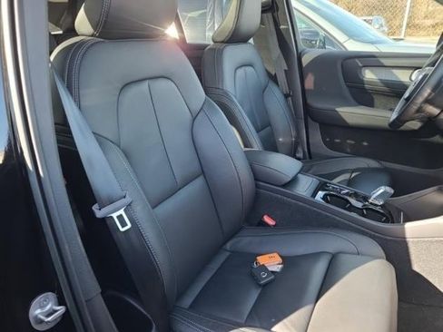 Used 2023 Volvo XC40 B5 Plus w/ Driver Assist Package image 6