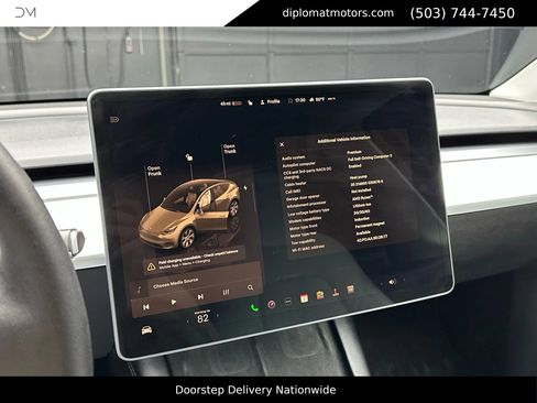 Used 2022 Tesla Model Y Long Range image 23