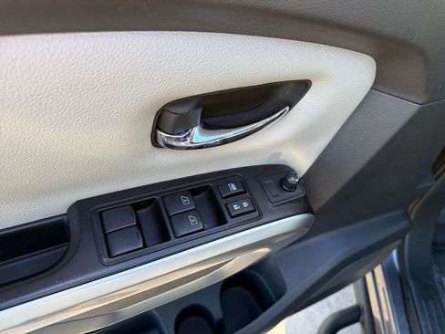 Used 2024 Nissan Titan SV w/ SV Convenience Package image 18