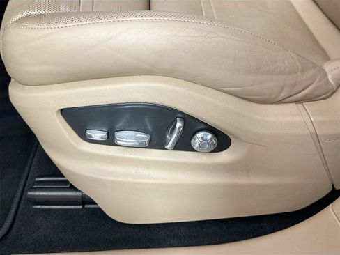 Used 2020 Porsche Cayenne image 32