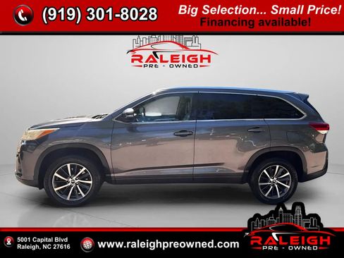 Used 2017 Toyota Highlander XLE image 1