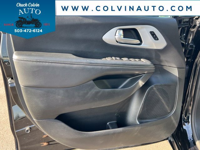 Used 2025 Chrysler Pacifica Limited FWD image 12