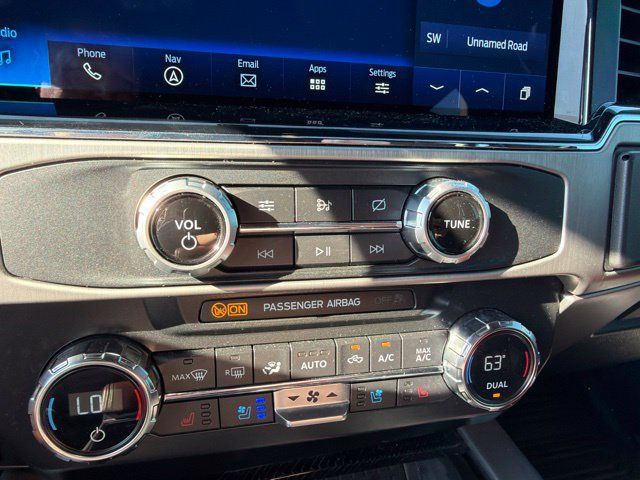 Used 2022 Ford F250 Platinum w/ FX4 Off-Road Package AWD/4WD image 12