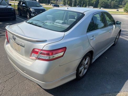 Used 2011 Toyota Camry SE w/ SE Extra-Value Pkg #1 FWD image 5