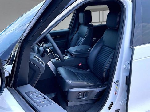 Certified 2025 Land Rover Discovery S AWD/4WD image 26