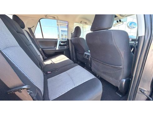 Used 2018 Toyota 4Runner SR5 AWD/4WD image 11