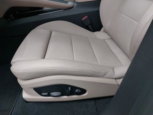 Used 2025 Porsche Macan Electric RWD image 31
