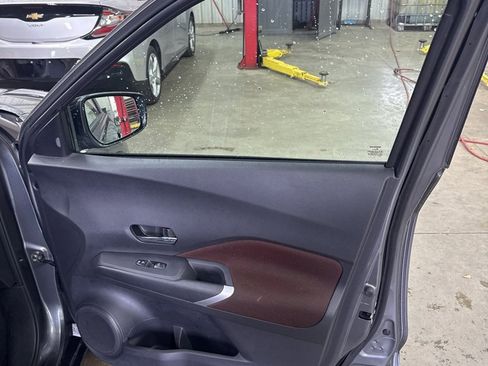 Used 2023 Nissan Kicks SR image 17