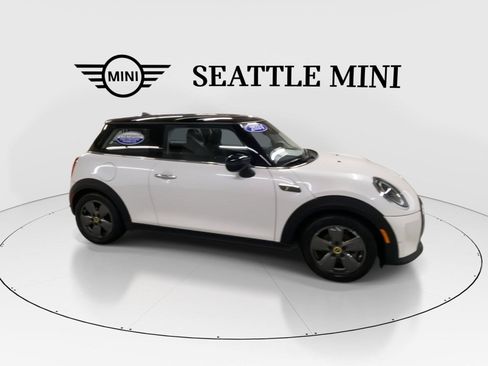 Used 2024 MINI Cooper SE FWD image 2