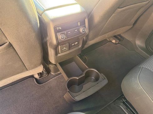 Used 2022 GMC Acadia SLE w/ Driver Convenience Package image 9