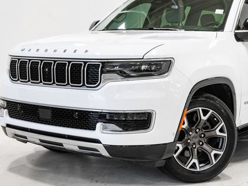 Used 2023 Jeep Wagoneer L Series III w/ Convenience Group I AWD/4WD image 2