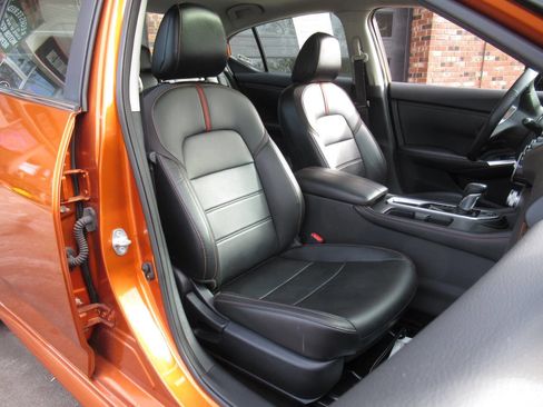 Used 2021 Nissan Sentra SR w/ SR Premium Package image 5