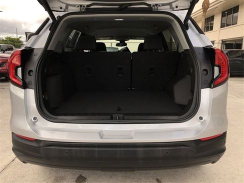 Used 2022 GMC Terrain SLE w/ Driver Convenience Package image 30