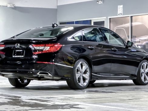 Used 2020 Honda Accord Touring image 8