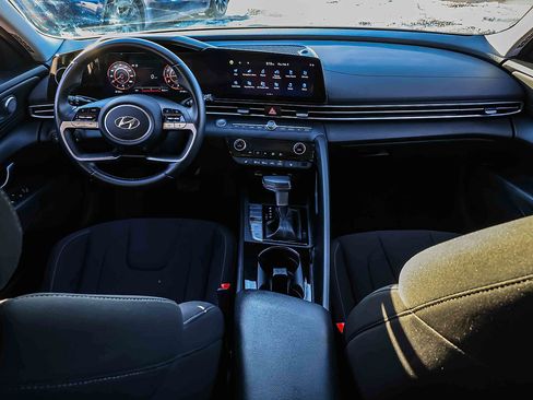 Used 2023 Hyundai Elantra SEL w/ Convenience Package image 19