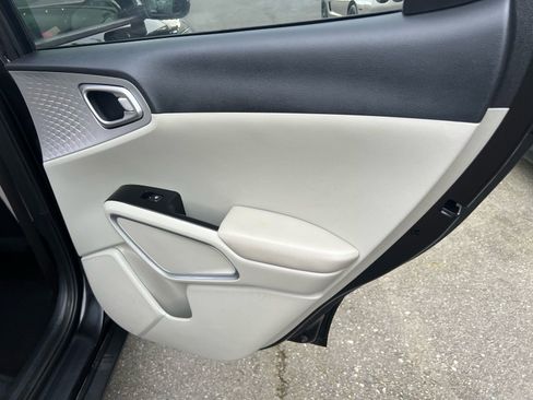 Used 2021 Kia Soul LX image 20