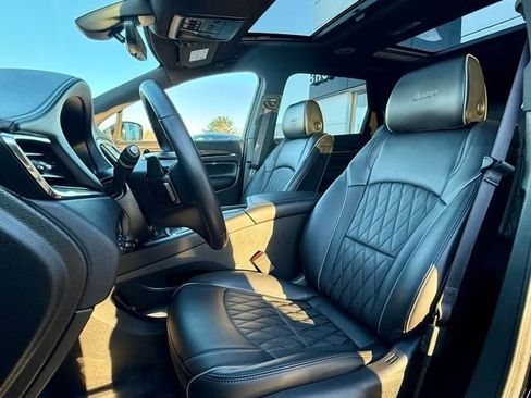 Used 2023 Buick Enclave Avenir w/ Avenir Technology Package image 14