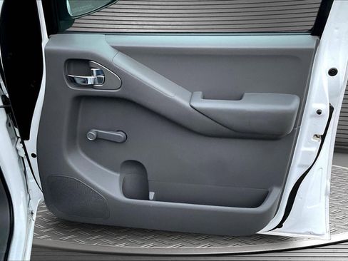 Used 2006 Nissan Frontier XE w/ (G01) XE Preferred Pkg image 28