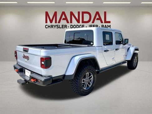 Used 2024 Jeep Gladiator Mojave AWD/4WD image 5