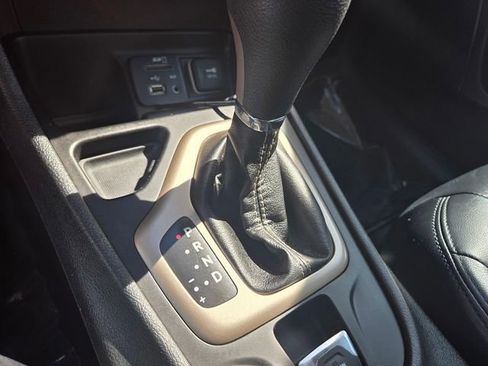 Used 2018 Jeep Cherokee Latitude w/ Altitude Package image 16