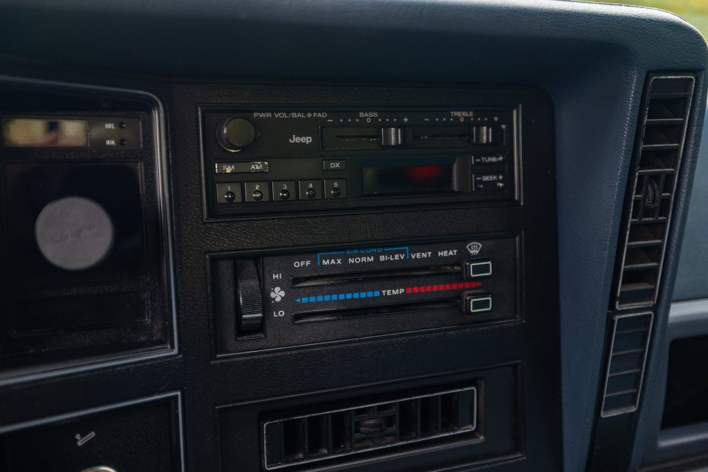 Used 1988 Jeep Comanche Pioneer AWD/4WD image 92