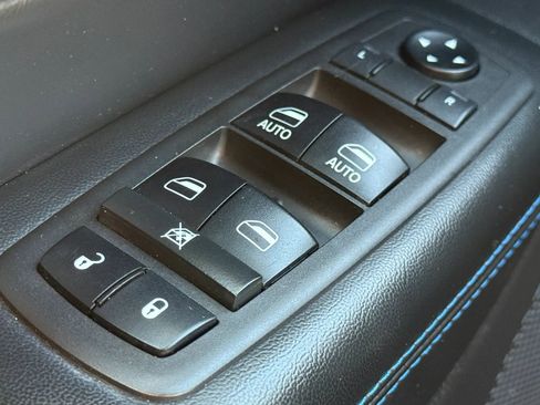 Used 2018 Jeep Grand Cherokee Laredo AWD/4WD image 23