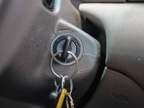 Used 2006 Toyota Camry LE FWD image 23