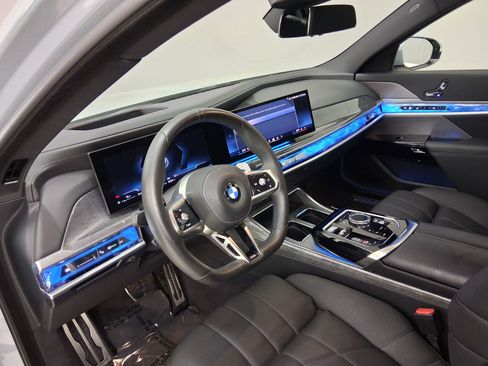 Used 2023 BMW 760i xDrive AWD/4WD image 2