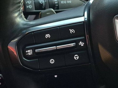 Used 2025 GMC Yukon Denali Ultimate AWD/4WD image 16