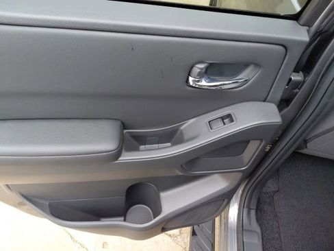 Used 2025 Nissan Frontier SV w/ SV Convenience Package image 28