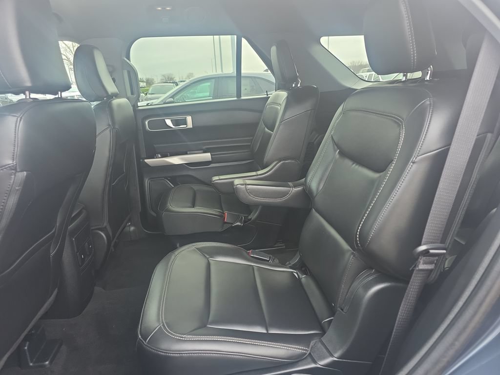 Certified 2024 Ford Explorer XLT w/ Equipment Group 202A AWD/4WD image 40