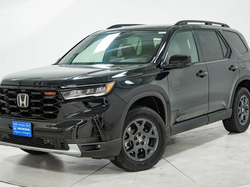 New 2025 Honda Pilot TrailSport image 1