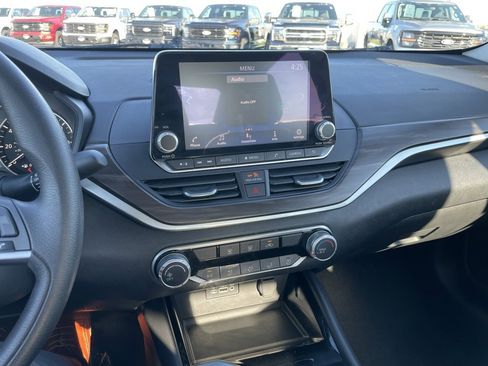 Used 2024 Nissan Altima 2.5 SV image 10