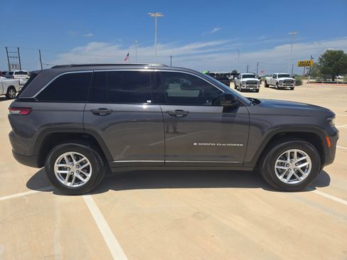 Used 2025 Jeep Grand Cherokee Laredo X RWD image 2