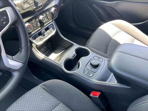 Used 2024 GMC Terrain SLE w/ Driver Convenience Package AWD/4WD image 14