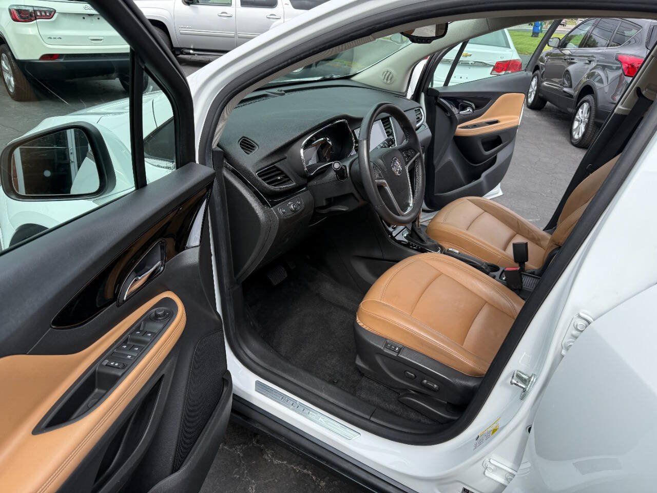 Used 2019 Buick Encore Essence w/ Experience Buick Package AWD/4WD image 10