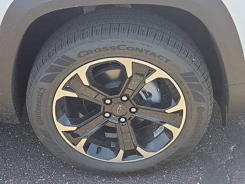 New 2026 Chevrolet Equinox LT w/ Safety and Technology Package FWD image 6