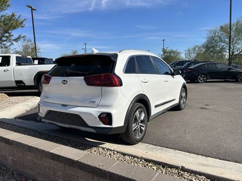 Used 2020 Kia Niro EX Premium image 3