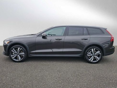Certified 2025 Volvo V60 B5 Cross Country Plus image 6