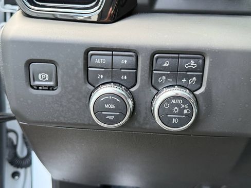Used 2025 GMC Sierra 1500 AT4 w/ Technology Package AWD/4WD image 23
