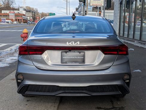 Certified 2022 Kia Forte LXS image 7