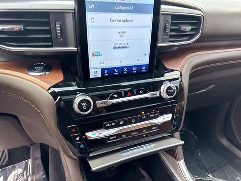 Used 2022 Ford Explorer King Ranch w/ Premium Technology Package image 28