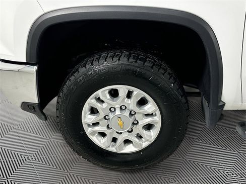Used 2024 Chevrolet Silverado 2500 LT image 27