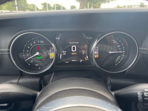 Used 2023 Jeep Wrangler Unlimited Sahara AWD/4WD image 12