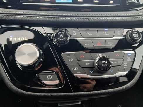 New 2026 Chrysler Pacifica Select image 18