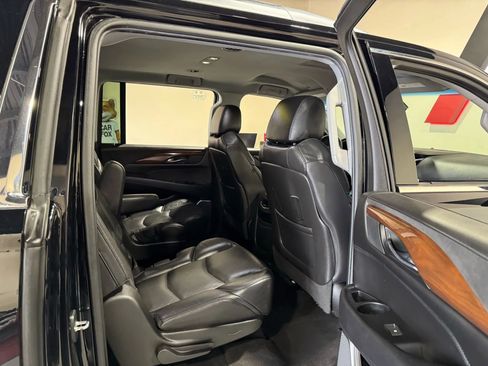 Used 2020 Cadillac Escalade ESV 2WD image 16