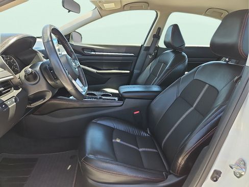 Used 2024 Nissan Altima 2.5 SR FWD image 13